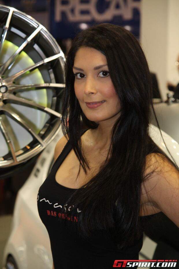 Девушки с автосалона Essen Motor Show (72 фото)