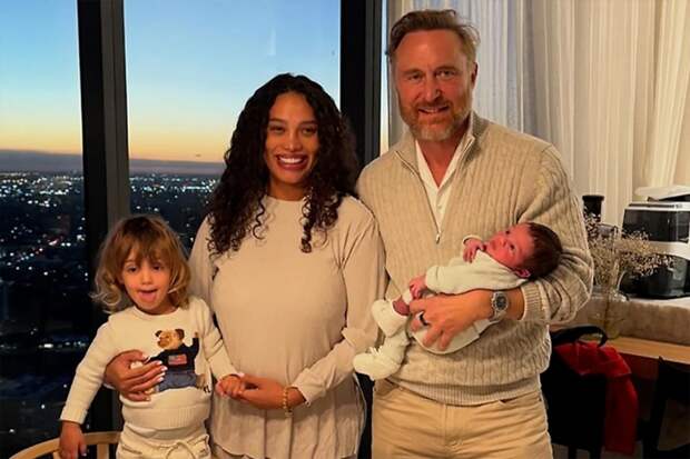 58-летний Дэвид Гетта впервые показал новорожденного сына