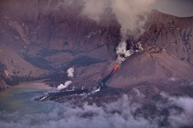 11. Кратер действующего вулкана потрясает своим видом индонезия, красота, места, пейзаж, путешествия
