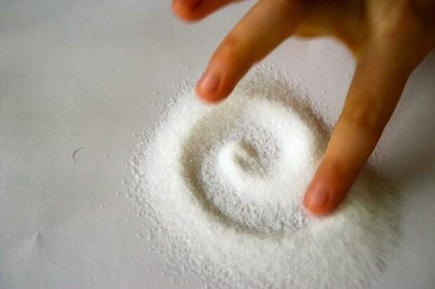 Радуга в бутылке из соли.