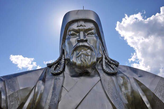 Статуя Чингисхана в Цонжин-Болдоге, Монголия, Азия