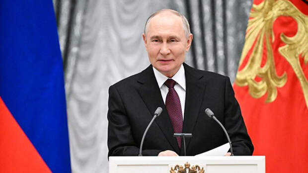 Путин поздравил деятелей культуры с профессиональным праздником и вручил награды