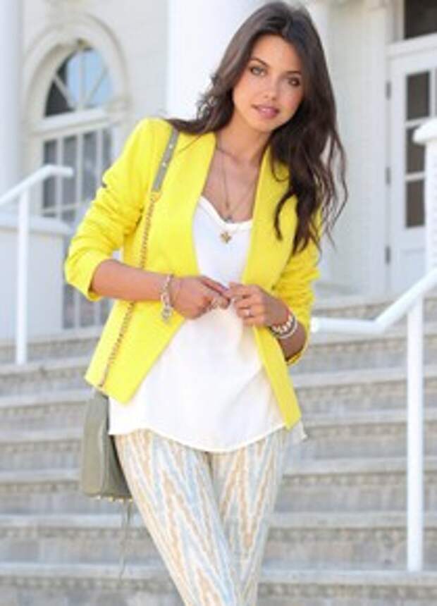 Ярко желтая блузка с чем носить