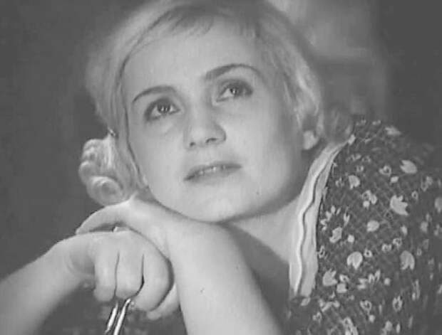 Ада Войцик в фильме *Партийный билет*, 1936 | Фото: kino-teatr.ru Ада Войцик в фильме *Партийный билет*, 1936 | Фото: kino-teatr.ru
