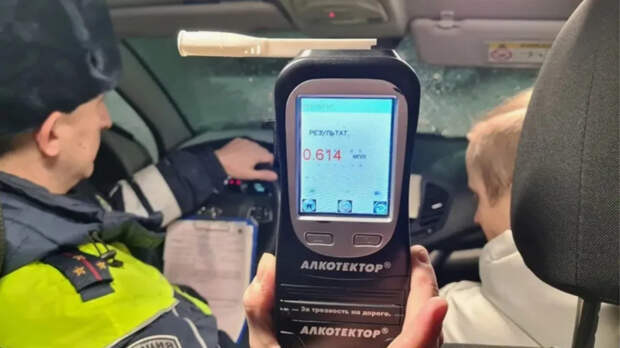 Алкотестер показал наличие алкоголя, хотя водитель не пил: вот что надо сделать