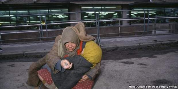 Время хаоса: на выставке в Праге показали страшные фото России эпохи Ельцина