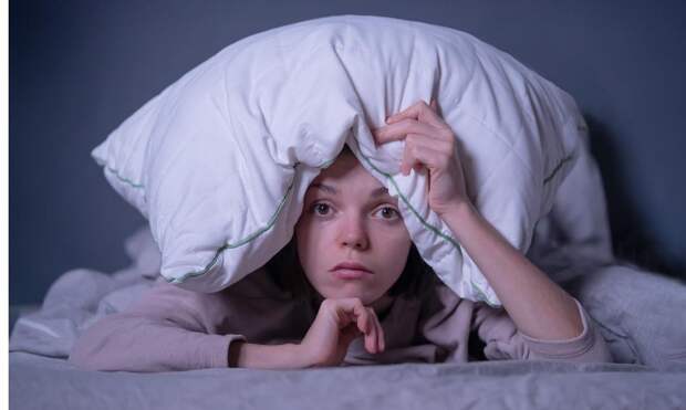 Чем грозит привычка спать в берушах, рассказали в ФМБА