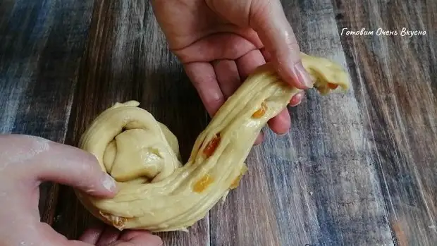 Сколько ни пробовала другие, всегда возвращаюсь к нему. Краффин - идеальный кулич. Быстрое тесто без опары