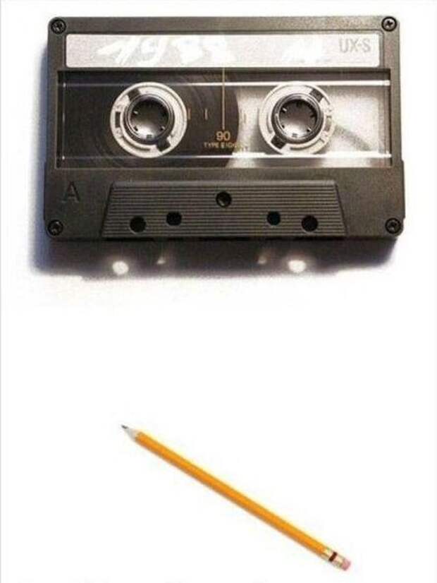 Аудиокассета и карандаш к ней вещи, дети, прошлое