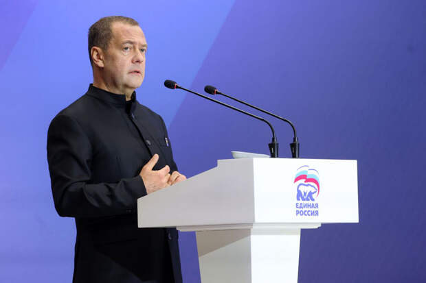 Медведев призвал не заблуждаться о планах ФРГ и не допустить трагедии 1941 года