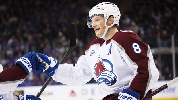 Кейл Макар из «Колорадо» набрал 500 очков за карьеру в НХЛ