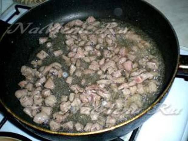 Обжариваем мясо