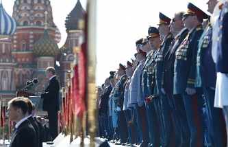 Владимир Путин во время выступления на Параде Победы