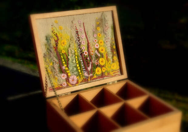 Чай коробку с цветком вышивки луг