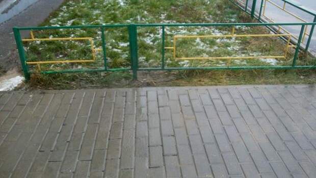 На проспекте Защитников Москвы восстановили тротуарную плитку/ Фото из архива редакции