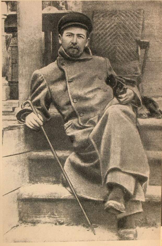 Антон Чехов в Мелихове с таксой Хиной (1897г.)