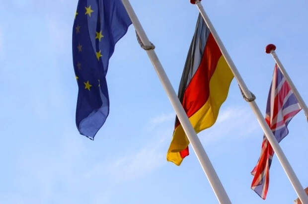 Bloomberg: во Франции со «страхом и тревогой» следят за перевооружением ФРГ