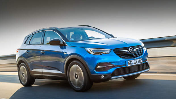 Opel grandland x,Opel zafira life. «Наш» Grandland X разменивает сотню за 9,5 с и достигает максимальных 201 км/ч. Паспортный расход в городе — 10,1 л/100 км, на трассе — 5,7, комбинированный — 7,3. Объём багажника составляет 514 л.