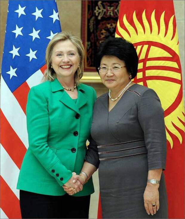 Роза Отунбаева и Хиллари Клинтон. Фото