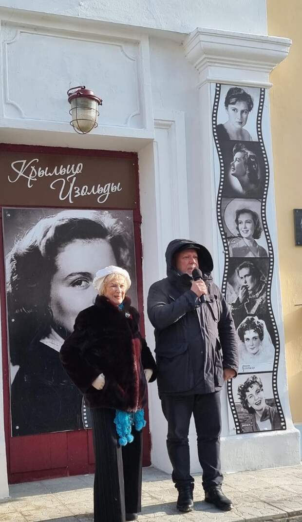 Сергей Новожилов и Татьяна Пилецкая на крыльце Извицкой. Фото: Феликс Грозданов