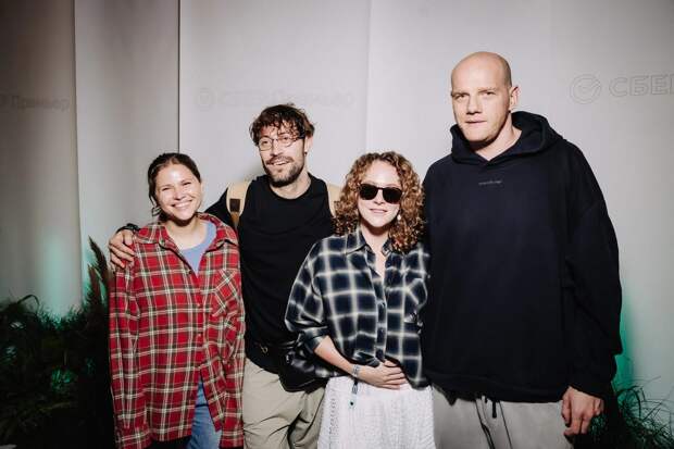 Это лето: Виктория Исакова, Анна Михалкова и Настя Красовская