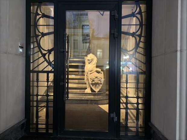 В Краснодаре сильно избили консьержку за то, что она не пропускала в дом незнакомца