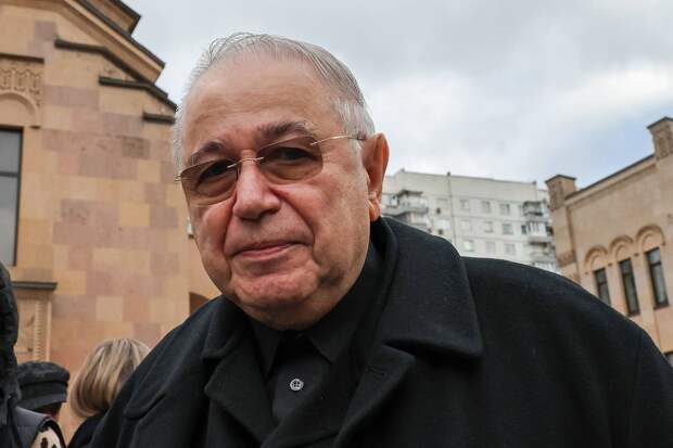 Петросян обвинил европейского лидера в краже шутки о России