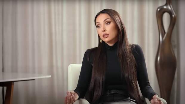 «Останется в моем сердце»: Алсу сообщила о смерти акушера, принимавшего ее детей