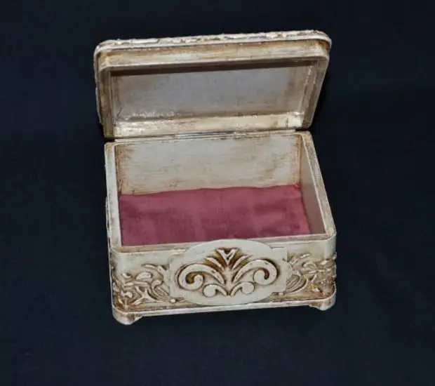 Шкатулка внутри. Декупаж шкатулки внутри. Внутри шкатулки хранились документы. Отделка шкатулки внутри. Внутренняя отделка шкатулки.