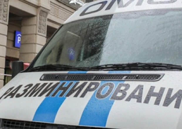 В Санкт-Петербурге неизвестный сообщил в полицию, что заложил бомбы в 30 школ города В Санкт-Петербурге неизвестный сообщил в полицию, что заложил бомбы в 30 школ города