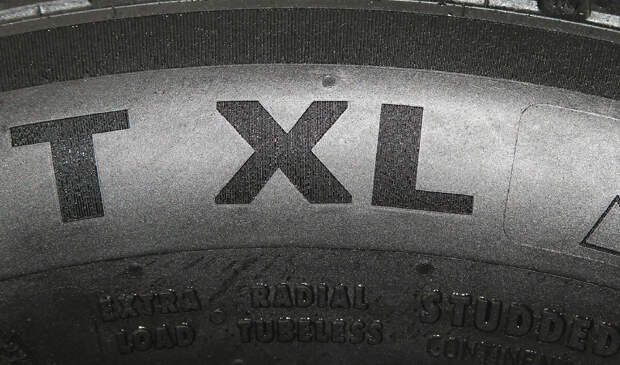 Сравнивая разные варианты шин одной и той же модели, часто можно увидеть, что некоторые из них помечены буквами "XL". Логика сразу навевает увеличенный размер резины, но это не так.
