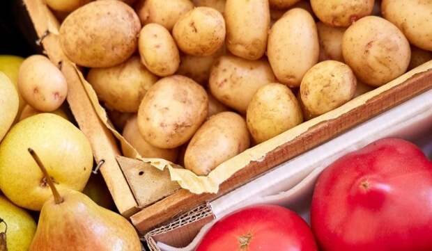 Молодой картофель разных сортов можно купить на ярмарках выходного дня