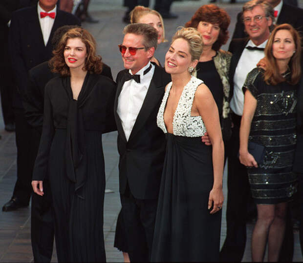 Jane TRIPPLEHORN, Michael DOUGLAS, Sharon STONE - 1992 (511x445, 65Kb)