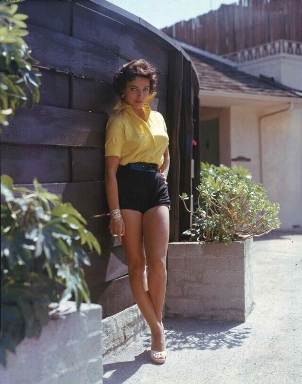16. Джоан Коллинз, 1956 год 16. Джоан Коллинз, 1956 год