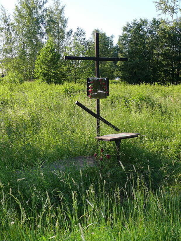 Крест-кенотаф в вероятном месте расстрела Гумилёва. Источник: wikipedia.org