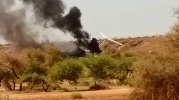 СМИ: самолет Ил-76 потерпел крушение и загорелся на северо-востоке Мали