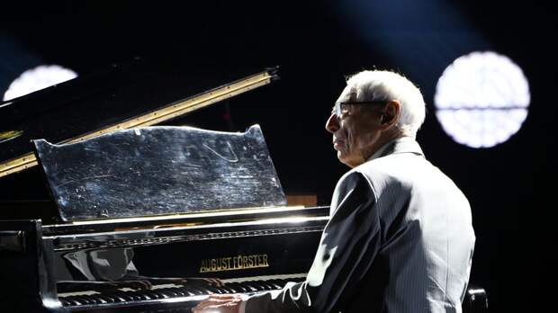 «Мимо плывут столетья»: пять хитов Александра Зацепина