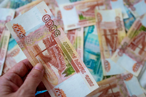 Рубль отреагировал на решение Минфина об остановке покупки и продажи валюты