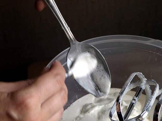 Соду загасить уксусом. пошаговое фото этапа приготовления торта Панчо