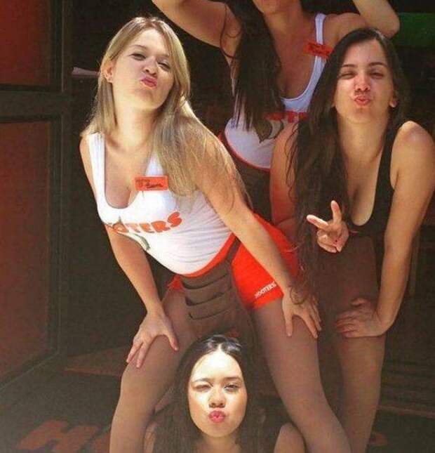 Симпатичные девушки из ресторана HOOTERS (46 фото)