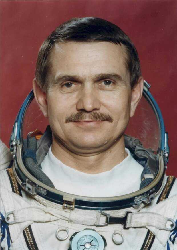 Сегодня лётчику-испытателю Анатолию Березовому исполнилось бы 84 года