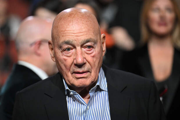 Познер об Овечкине: чтобы быть любимым, он должен выступать на Родине