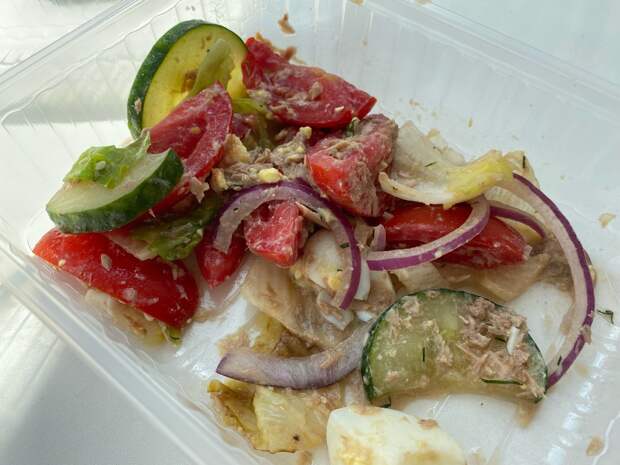 Поели за вас: сочная куриная грудка и нежный эклер в ресторане взвешенной еды