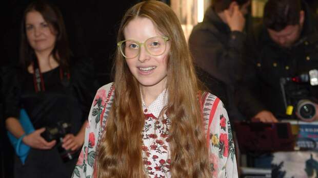 «Я сниму забавное видео»: Джесси Кейв предложила фанатам выбрать ей размер груди перед операцией