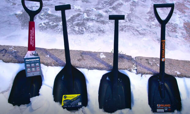 Качественная лопата – незаменимый помощник водителя в условиях суровой зимы. Она позволяет очистить дорогу, убрать снег с кузова и выполняет другие полезные функции.