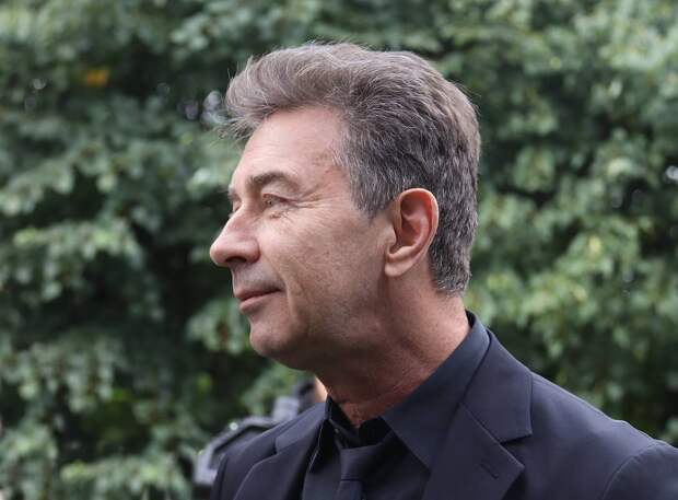 Представитель популярного певца ответил на слух о «блатных» номерах