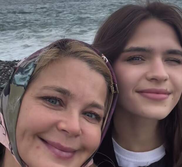 Актриса Ирина Пегова поделилась редкими кадрами со взрослой дочерью