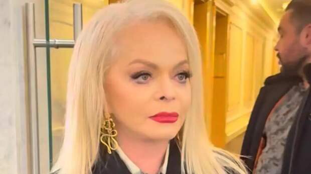 Известная певица Цыганова назвала Долину посмешищем