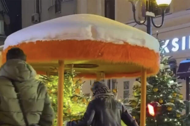 В Москве робот-доставщик скинул c себя нетрезвого мужчину