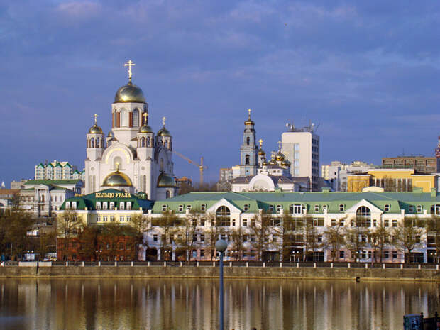 4278666_Ekaterinburg_Riverside_View (700x525, 150Kb)